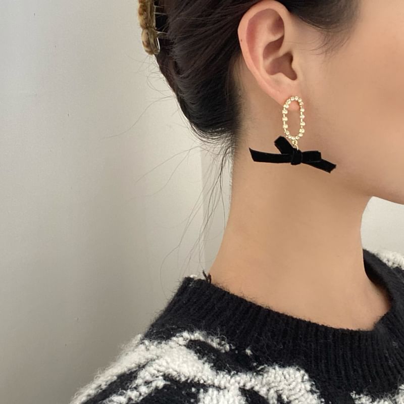 Clip Dangle / On Ribbon Earring