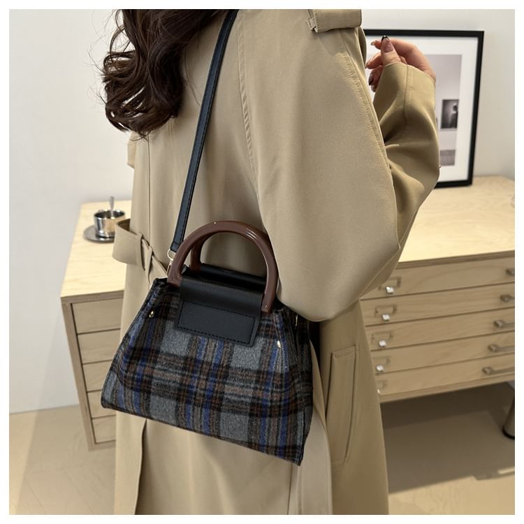 Set: Plaid Shoulder Bag + Plain Faux Leather Pouch