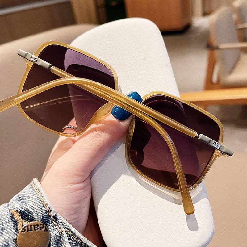 Gradient Frame Square Sunglasses