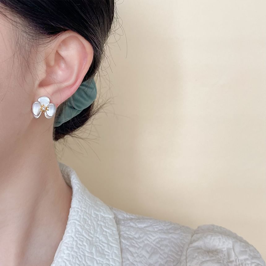 Flower Stud / Pearl Earring Clip-On Faux