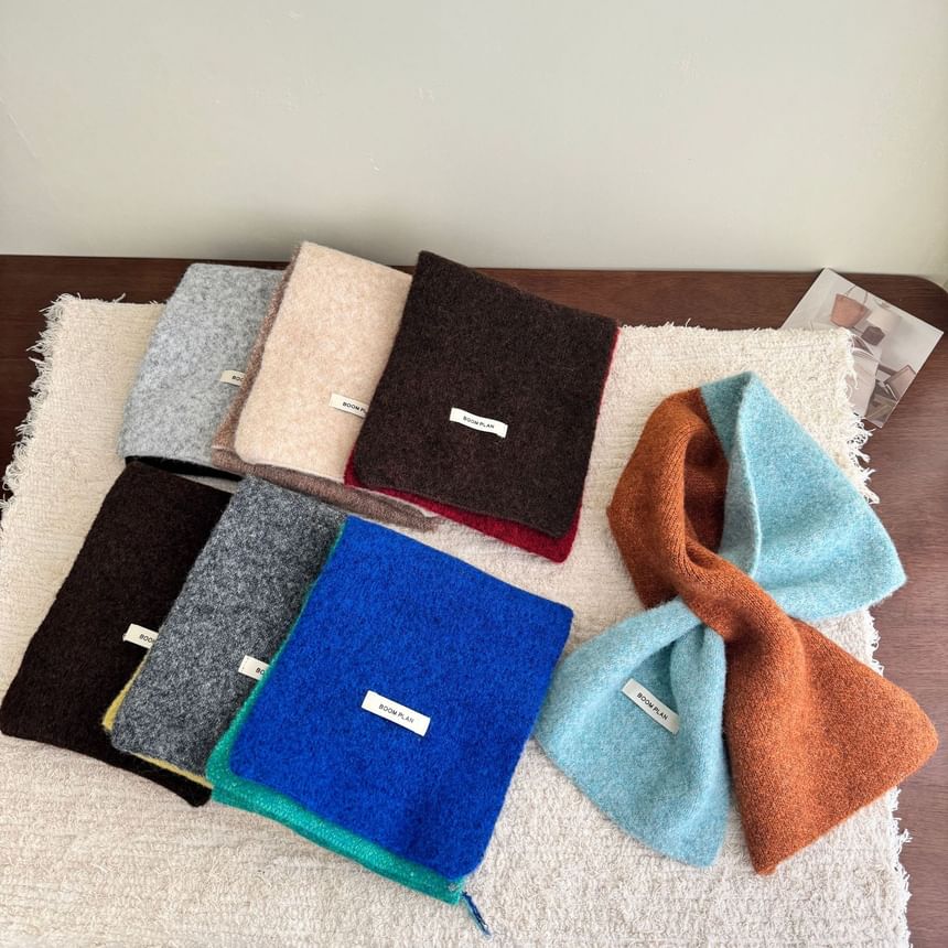 Knit Two-Tone Scarf