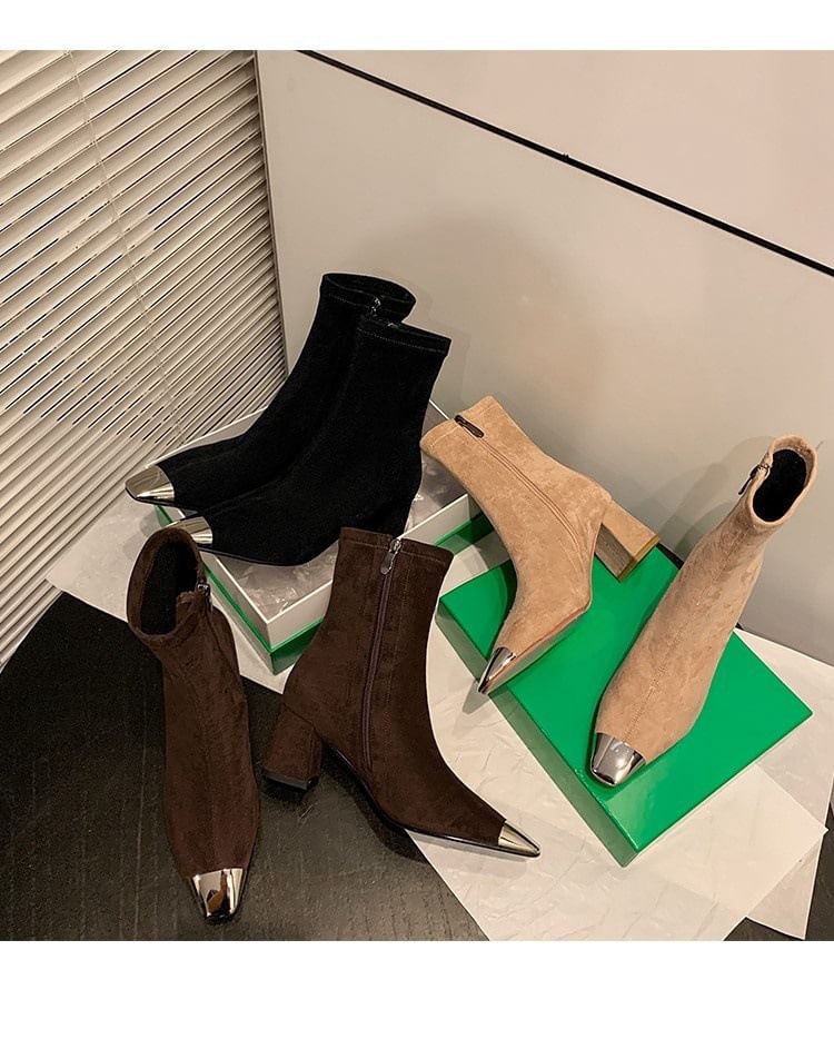 Plain Detail Short Metal Heel Block Boots