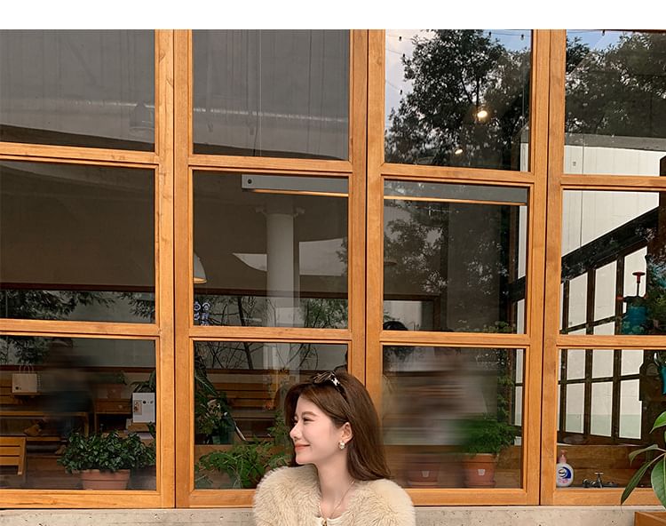 Plain Detail Short Metal Heel Block Boots