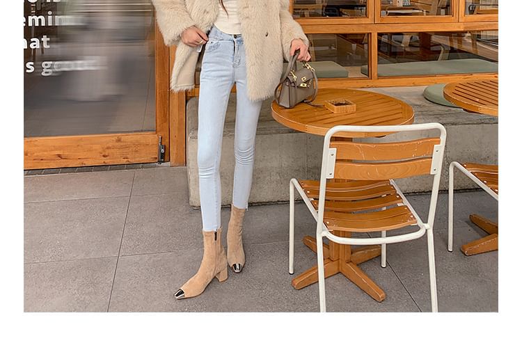 Plain Detail Short Metal Heel Block Boots