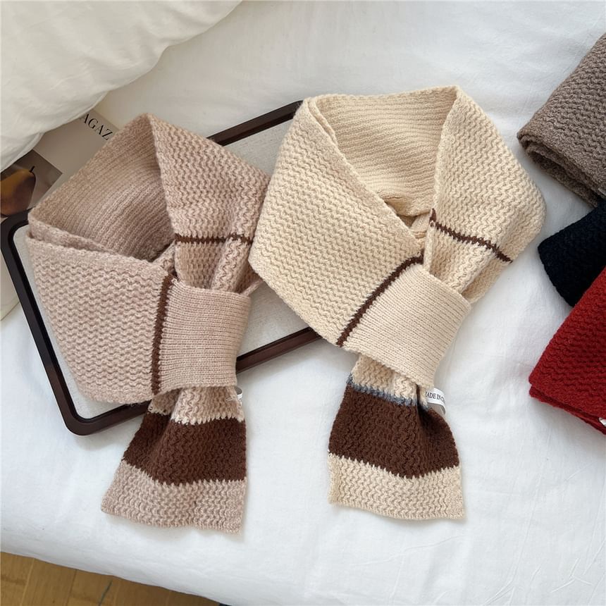 Two-Tone Knit Scarf