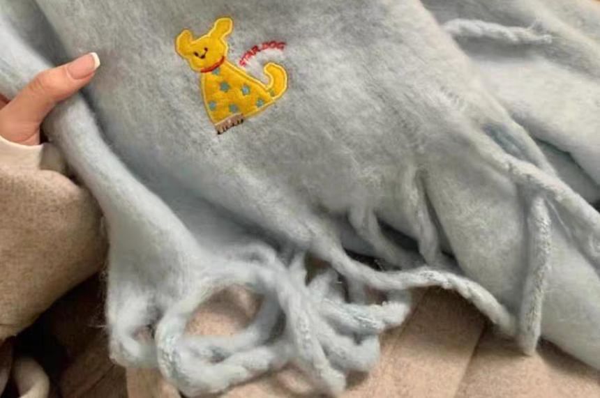 / Plaid Dog Scarf Applique