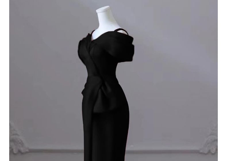 Mermaid Evening Cold-Shoulder Gown Plain