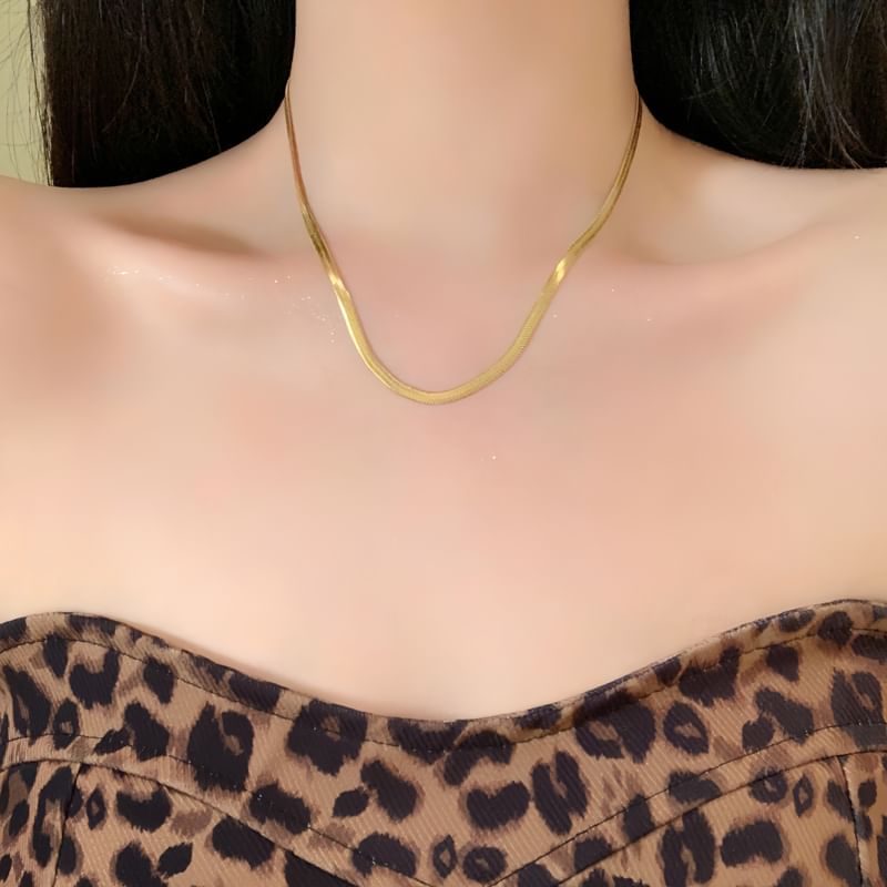 Pendant Necklace Stone Set Snakebone /