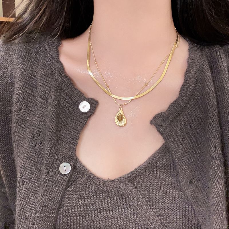 Pendant Necklace Stone Set Snakebone /