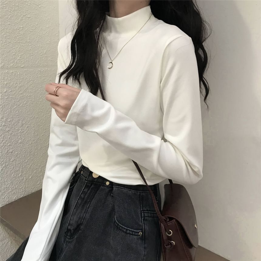 Long-Sleeve Mock Neck Plain T-Shirt