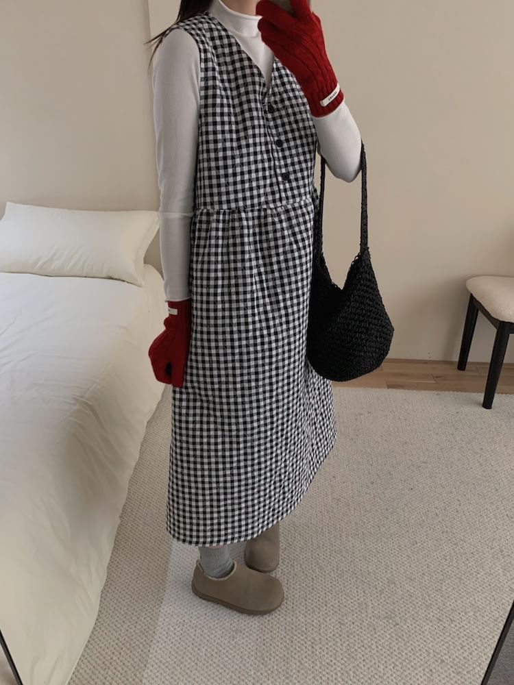 Long-Sleeve Mock Neck Plain Tee / V-Neck Gingham Quilted Half-Buttoned Midi Jumper Dress