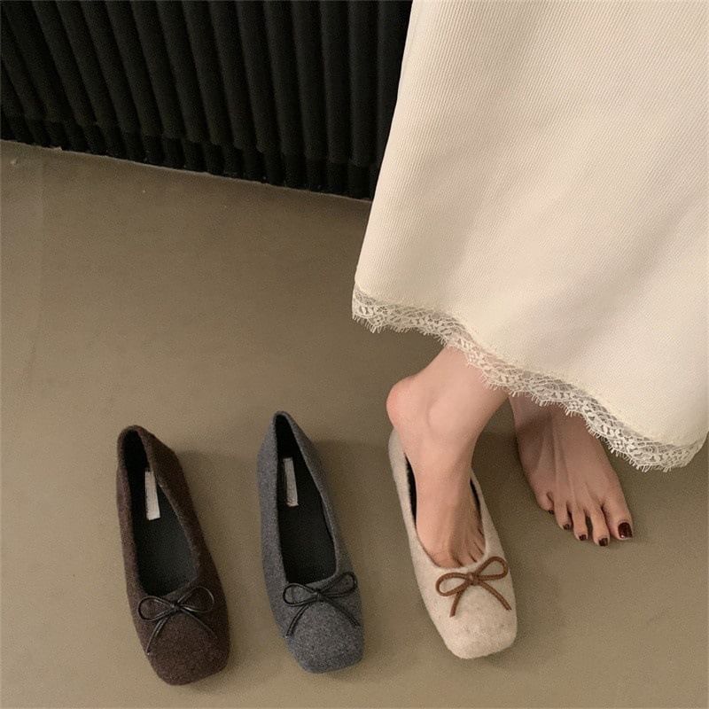 Square Accent Bow Flats Toe