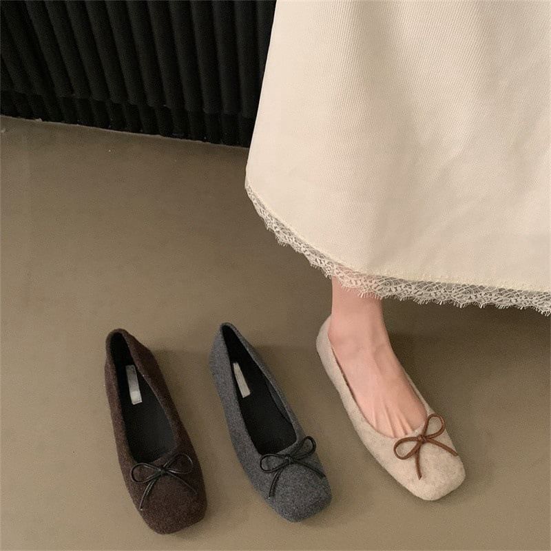 Square Accent Bow Flats Toe