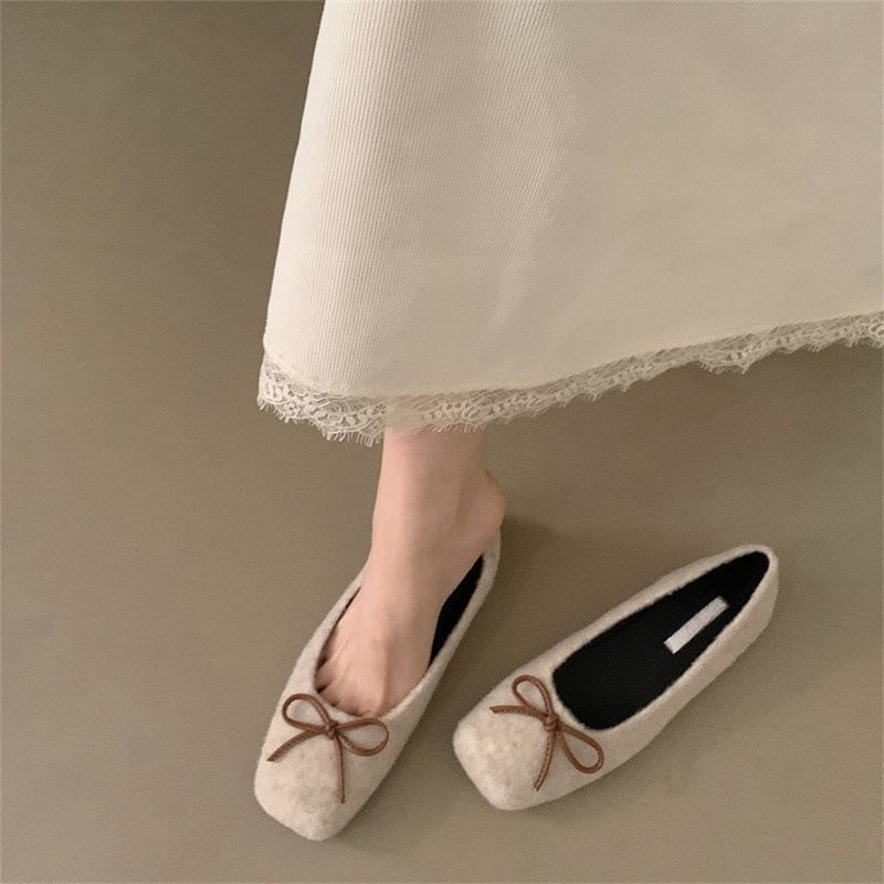 Square Accent Bow Flats Toe