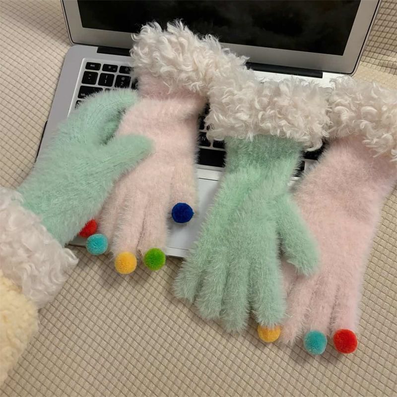 Trim Two Tone Fluffy Gloves