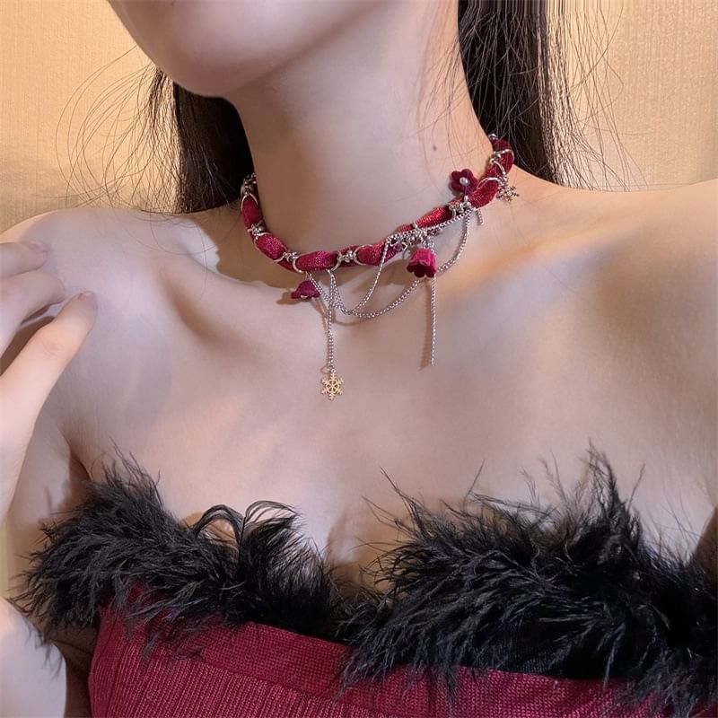 Charm Velvet Flower Choker