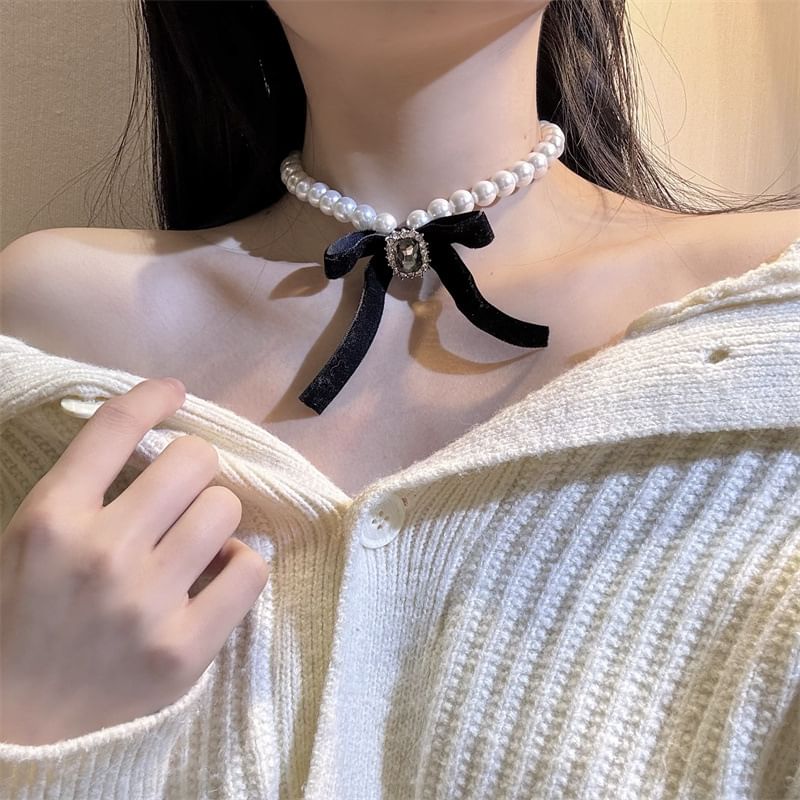 Faux Pearl Choker Bow