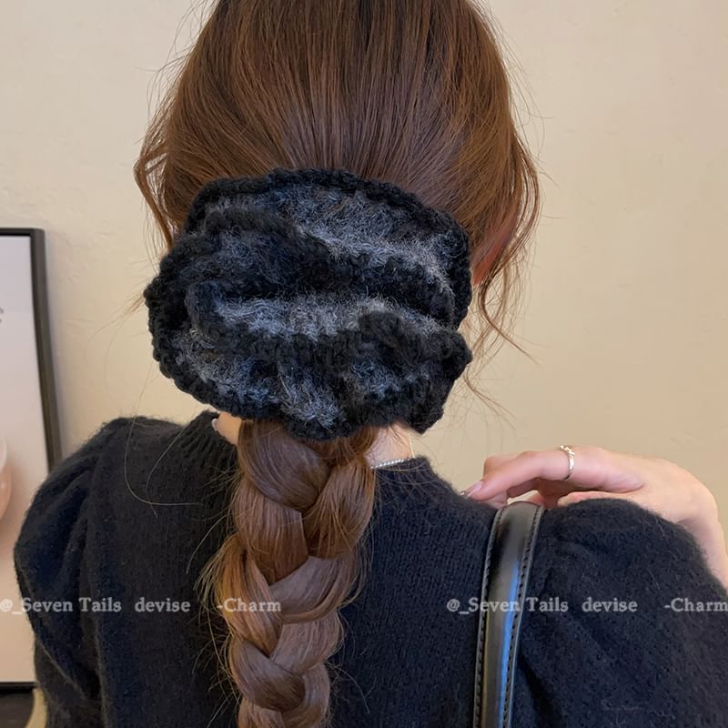Contrast Knit Trim Scrunchie