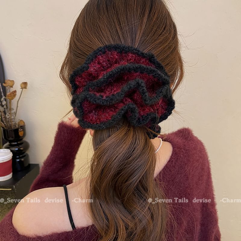 Contrast Knit Trim Scrunchie