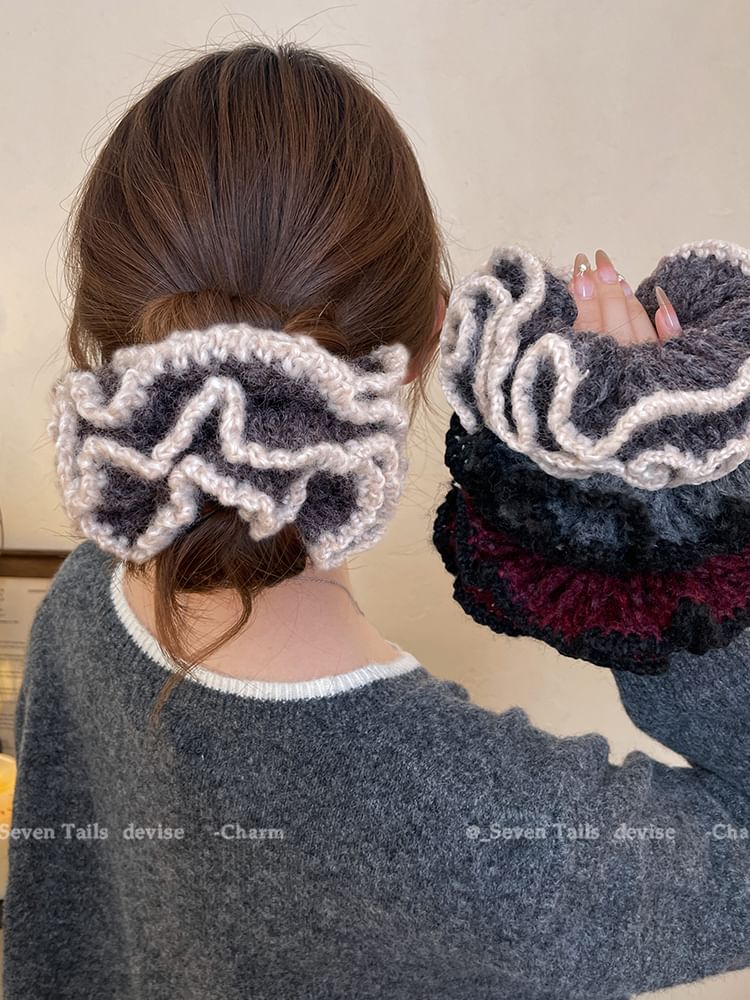 Contrast Knit Trim Scrunchie