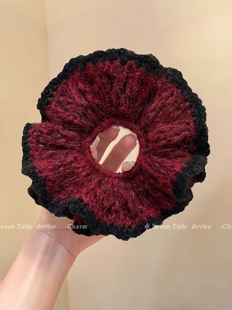 Contrast Knit Trim Scrunchie