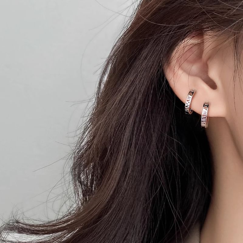 Alloy Earring Hoop Numeral Roman
