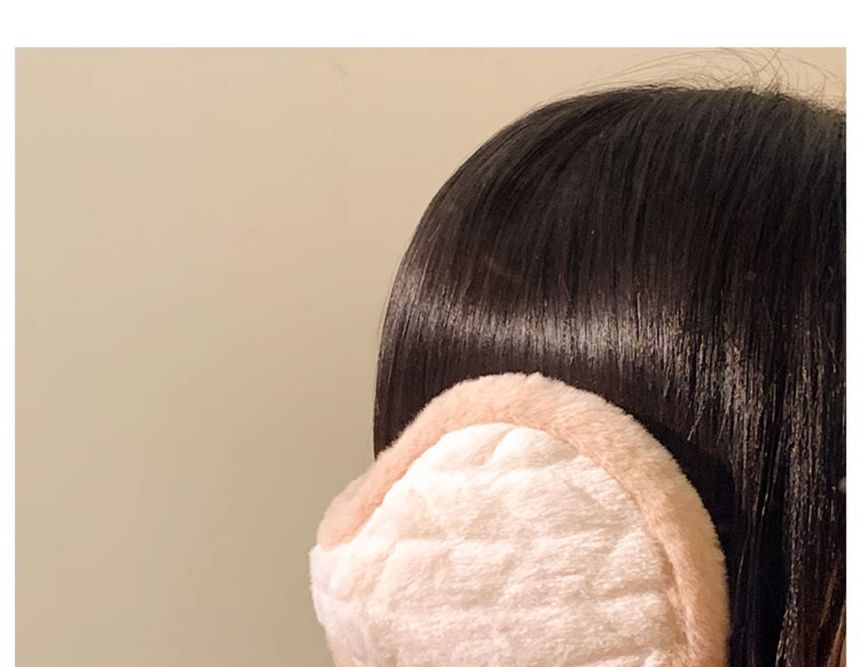 Fluffy Earmuffs Trim Contrast