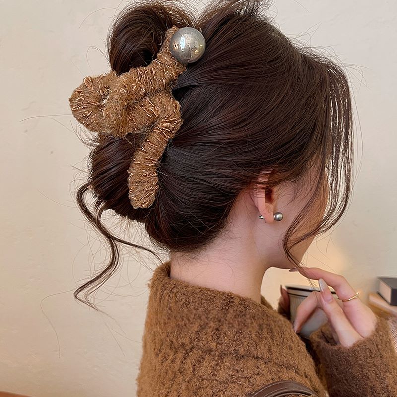 Pearl Faux Hair Claw Yarn