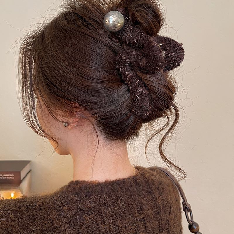 Pearl Faux Hair Claw Yarn