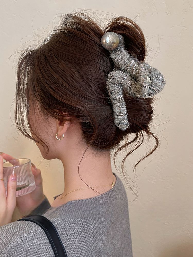 Pearl Faux Hair Claw Yarn