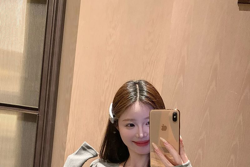 Plain Top Ruffle Long-Sleeve Crewneck