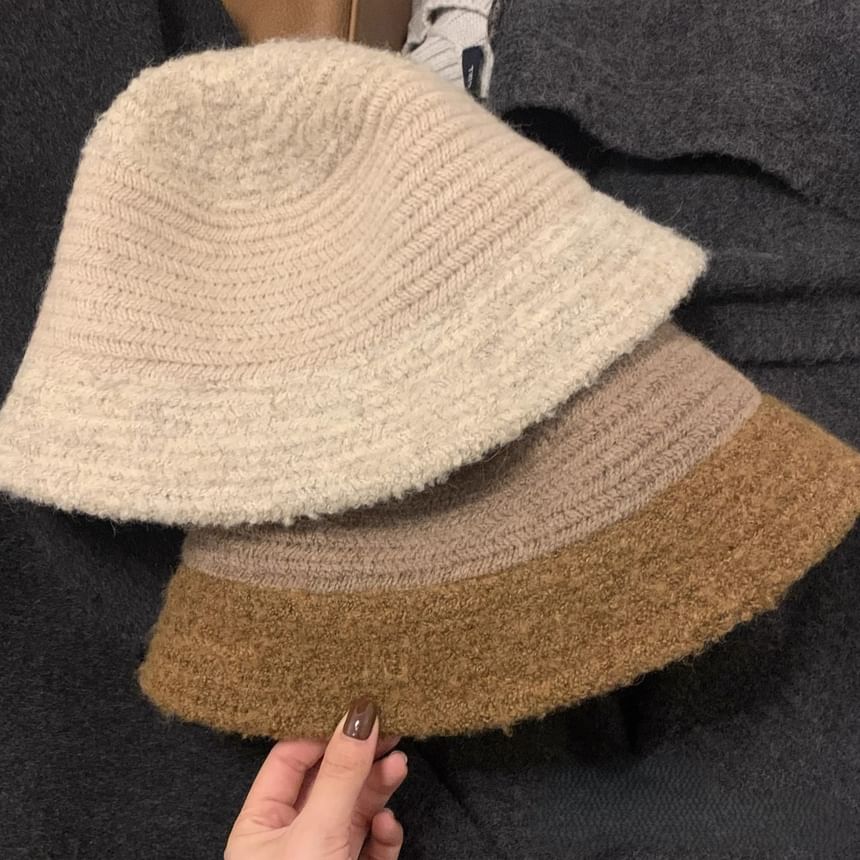Fluffy Hat Bucket Panel