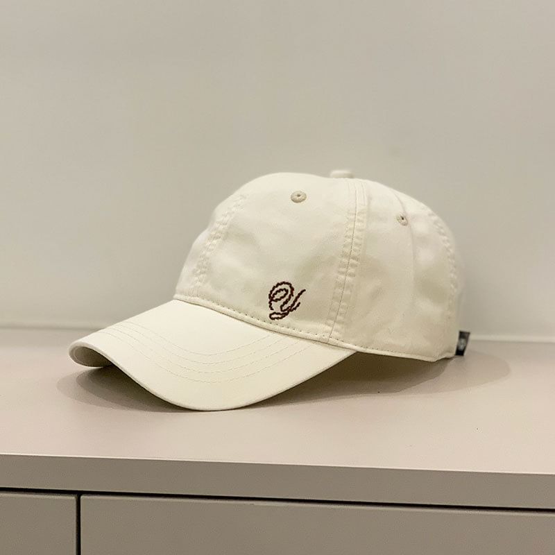 Cap Embroidered Letter