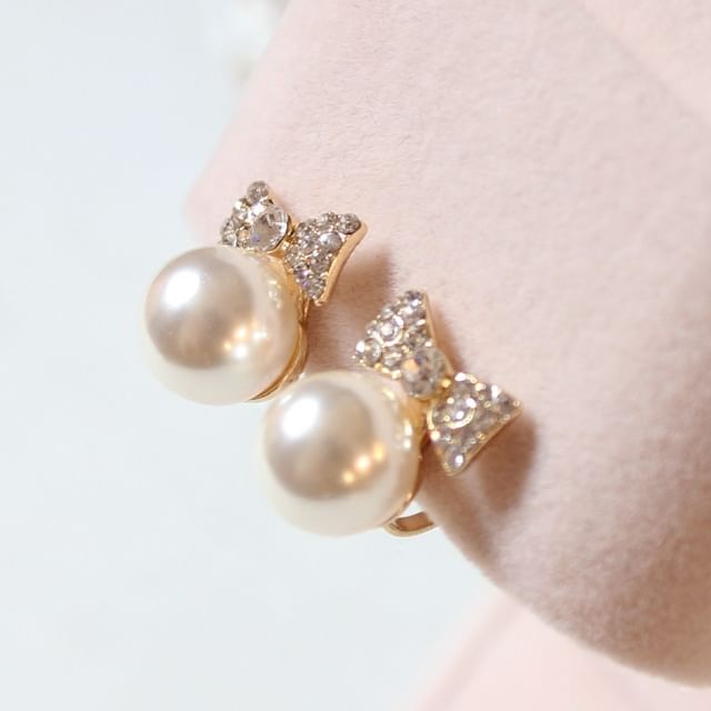 Pearl Faux Bow Earring