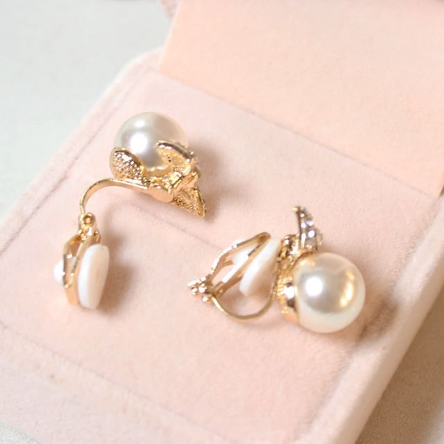 Pearl Faux Bow Earring