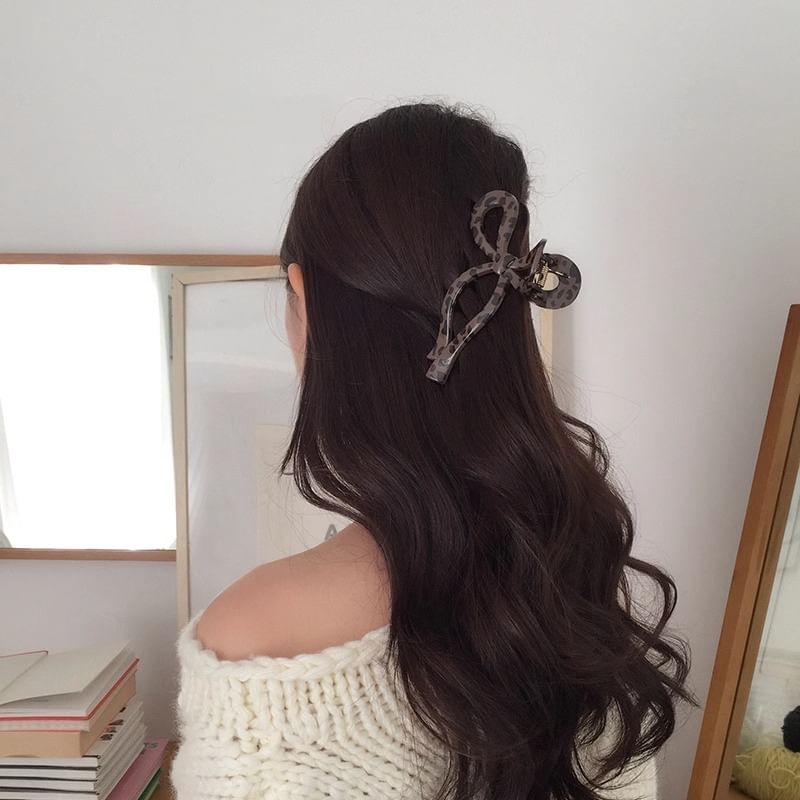 Claw Leopard Hair Print Acrylic