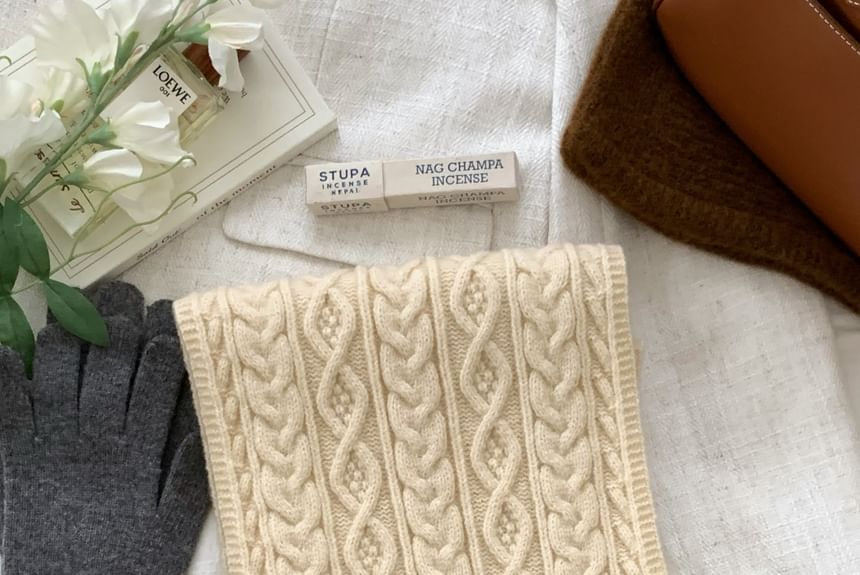 Cable-Knit Scarf Plain