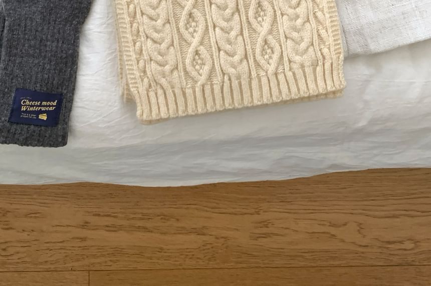 Cable-Knit Scarf Plain
