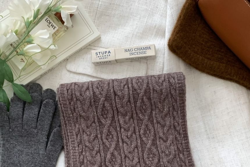 Cable-Knit Scarf Plain