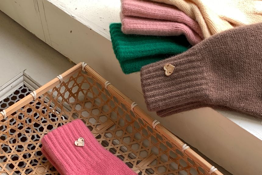 Knit Buttoned Heart Gloves