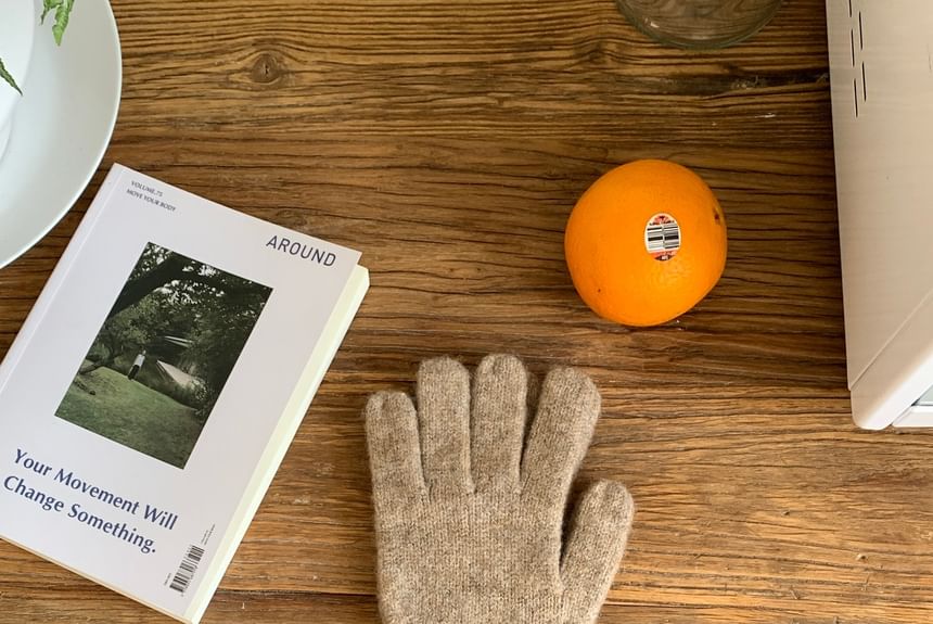 Contrast Applique Gloves Trim Knit