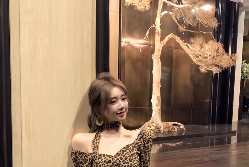 Print Blouse Long-Sleeve Choker-Neck Leopard Asymmetrical Ruffled