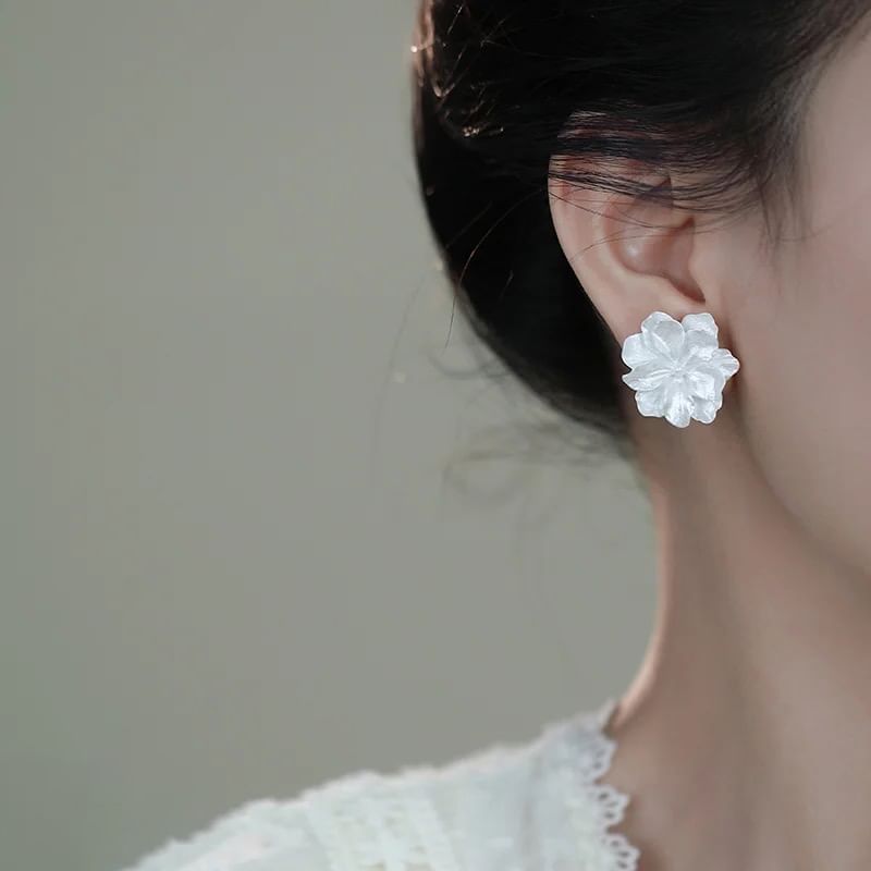 / Stud On Clip Earring Flower
