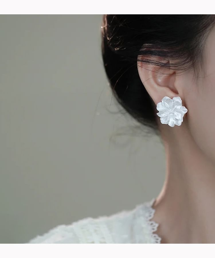 / Stud On Clip Earring Flower