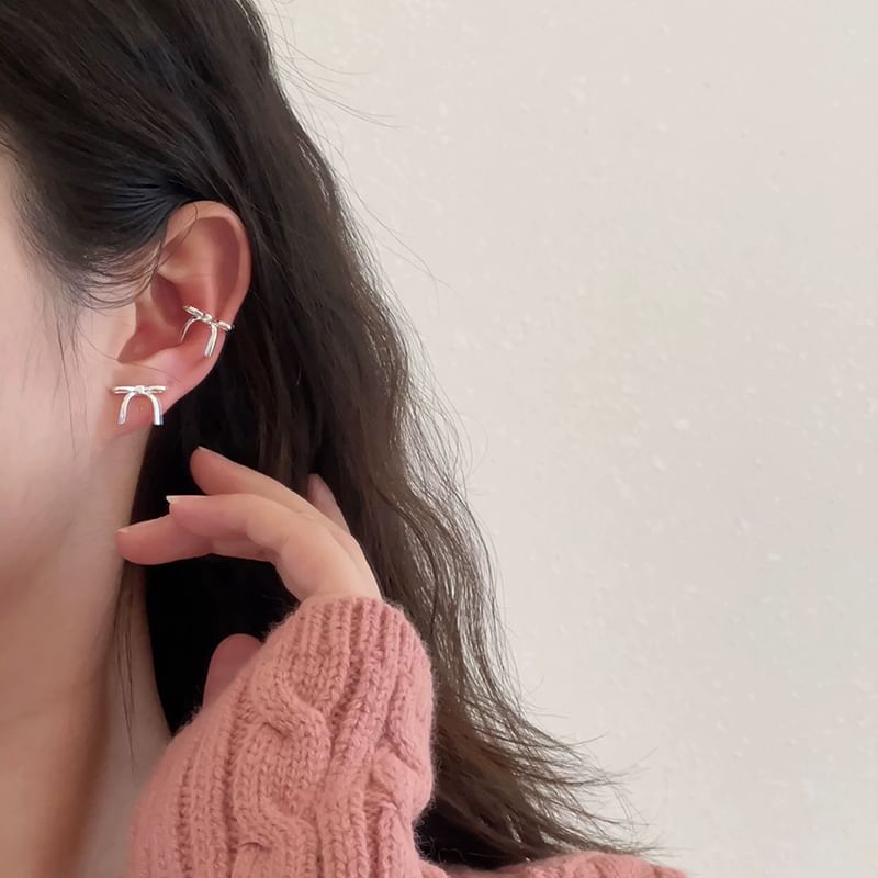 / Stud Clip Earring On Bow