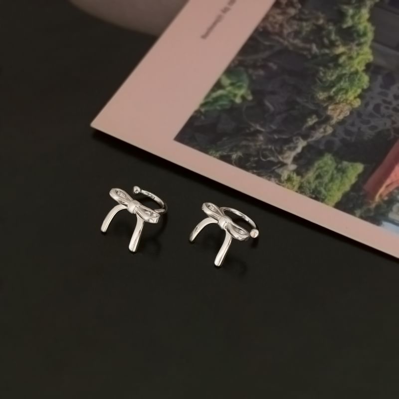 / Stud Clip Earring On Bow