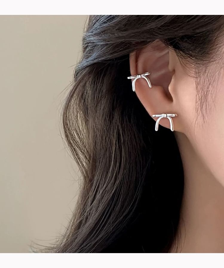 / Stud Clip Earring On Bow