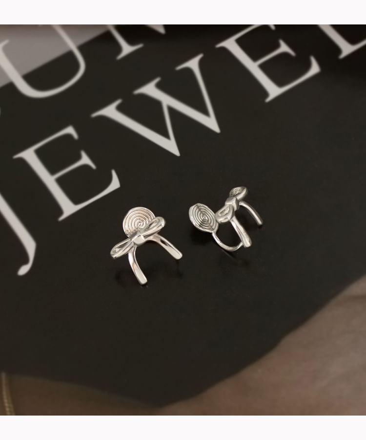 / Stud Clip Earring On Bow