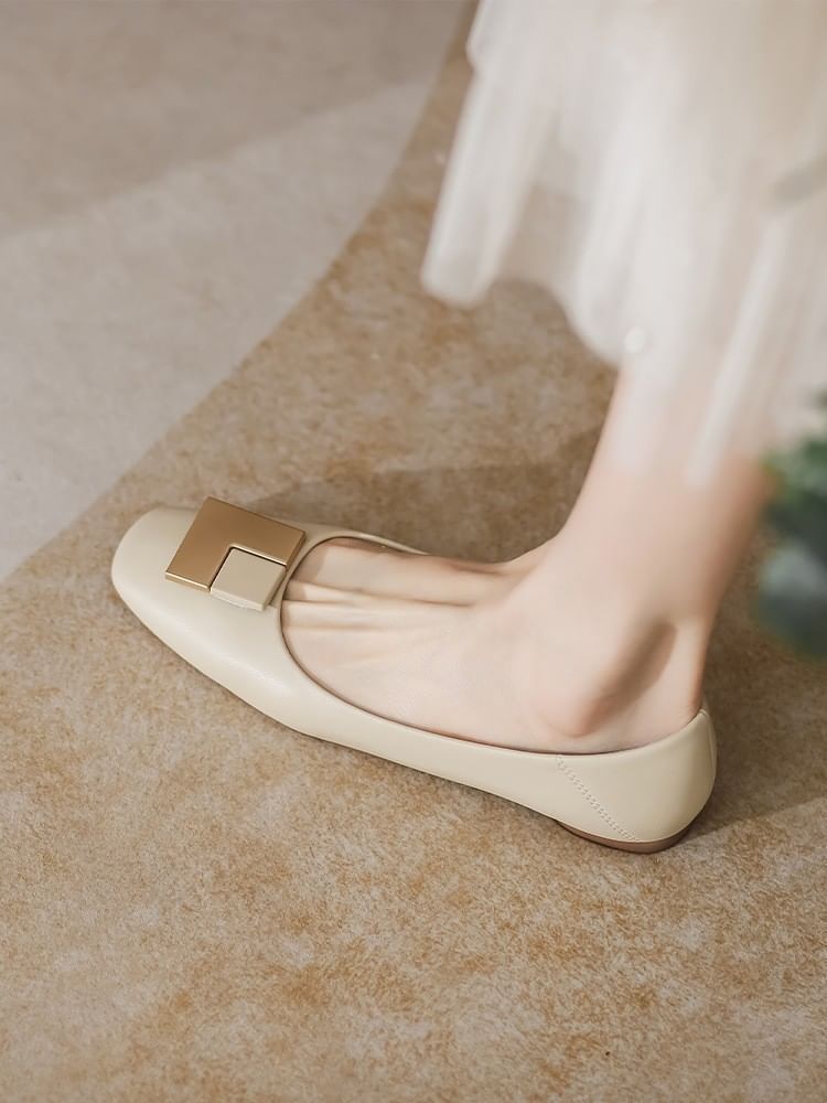 Buckled Geometric Flats