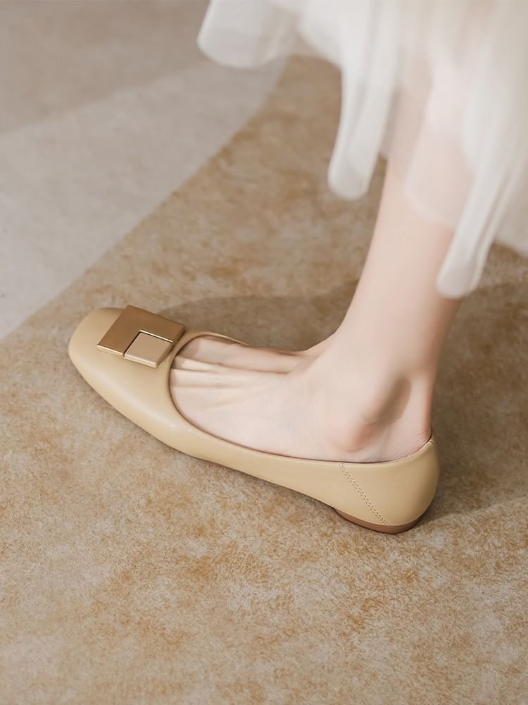 Buckled Geometric Flats